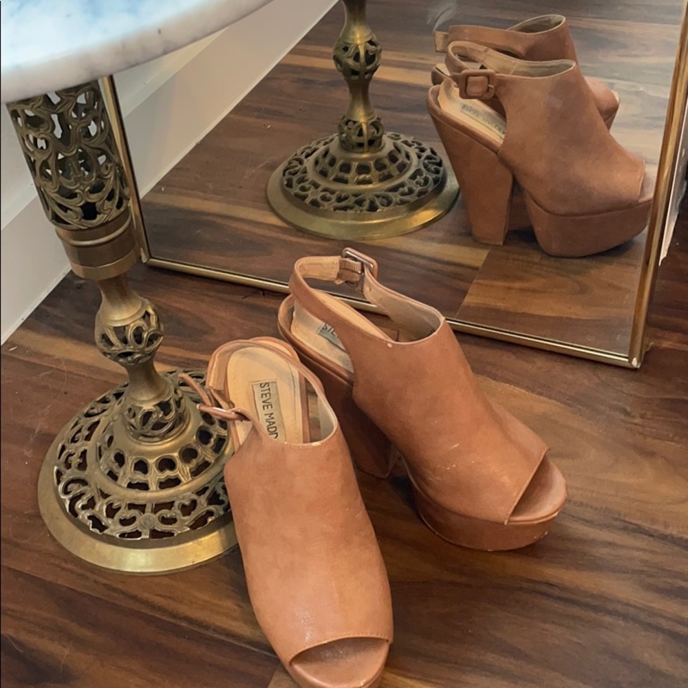 Steve Madden platform pumps